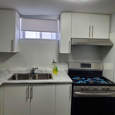 Apartmán Maxwell Esabu Toronto Exteriér fotografie